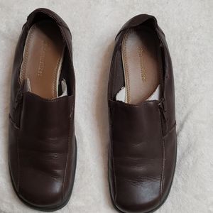 Size 8M brown leather Naturalizer Oxford shoes.